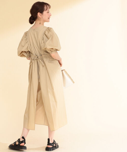 Ray BEAMS（レイビームス）の「Ray BEAMS / バック ギャザー パフスリーブ ワンピース（ワンピース・レディース・ブラック/ベージュ/バイオレット・ONE SIZE）」の6枚目の写真