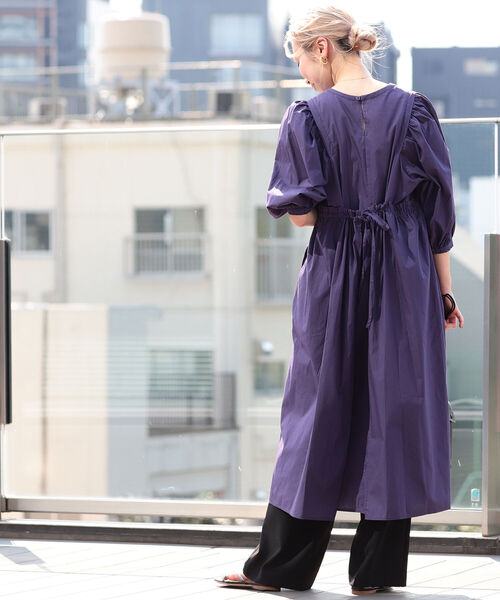 Ray BEAMS（レイビームス）の「Ray BEAMS / バック ギャザー パフスリーブ ワンピース（ワンピース・レディース・ブラック/ベージュ/バイオレット・ONE SIZE）」の21枚目の写真