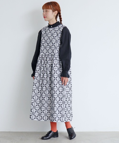 Charme シャンブルドゥシャーム のファッション Chambre コットン リネンストライプ クロス刺繍ノースリワンピース ワンピース Chambre De Cdc ワンピース De