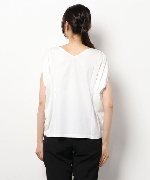 CAPRICIEUX LE'MAGE（カプリシューレマージュ）の「スリットフレンチTシャツ（Tシャツ/カットソー・レディース・ブラック/オフホワイト/グリーン・FREE）」の4枚目の写真