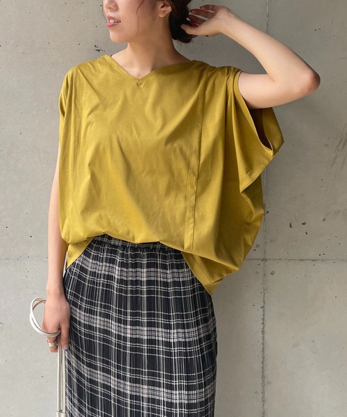 CAPRICIEUX LE'MAGE（カプリシューレマージュ）の「スリットフレンチTシャツ（Tシャツ/カットソー・レディース・ブラック/オフホワイト/グリーン・FREE）」の3枚目の写真