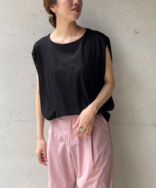 CAPRICIEUX LE'MAGE（カプリシューレマージュ）の「スリットフレンチTシャツ（Tシャツ/カットソー・レディース・ブラック/オフホワイト/グリーン・FREE）」の2枚目の写真