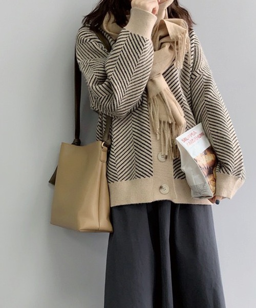 Jewelobe（ジュエローブ）の「ヘリンボーンオーバーカーディガン（カーディガン/ボレロ・レディース・ベージュ/ブラック・FREE）」の9枚目の写真