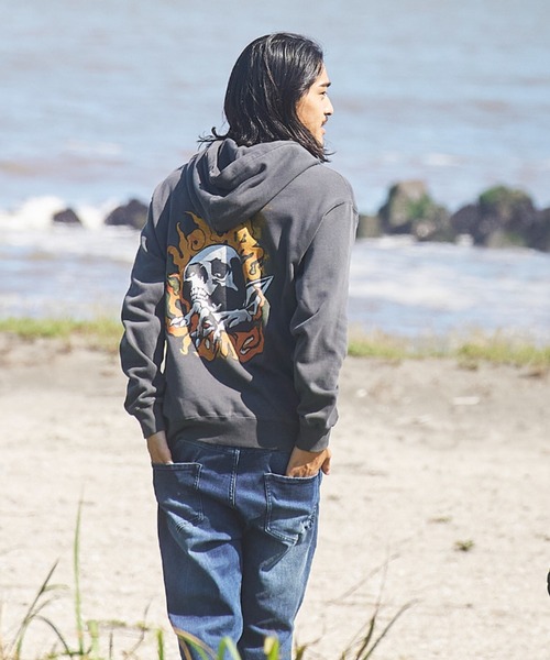 VOLCOM（ボルコム）の「VOLCOM/ボルコム ルーズシルエット バックプリントパーカー A4132109（パーカー・メンズ・ブラック・S/M/L/XL）」の17枚目の写真