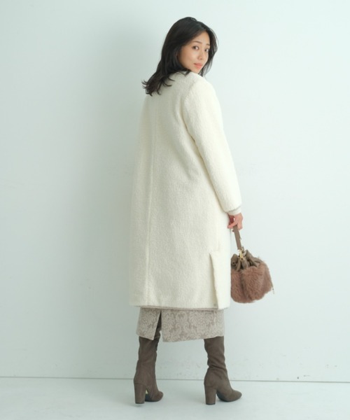 JUSGLITTY（ジャスグリッティー）の「キルティング×ボアリバーシブルコート（ノーカラーコート・レディース・ベージュ・1/2）」の4枚目の写真