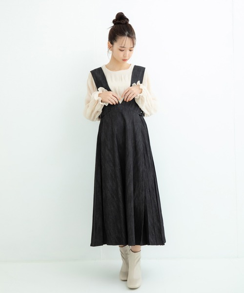 ADIRA（アディラ）の「サイドプリーツVネックジャンスカ（ジャンパースカート・レディース・ブラック/ベージュ/ブラウン・MEDIUM）」の2枚目の写真
