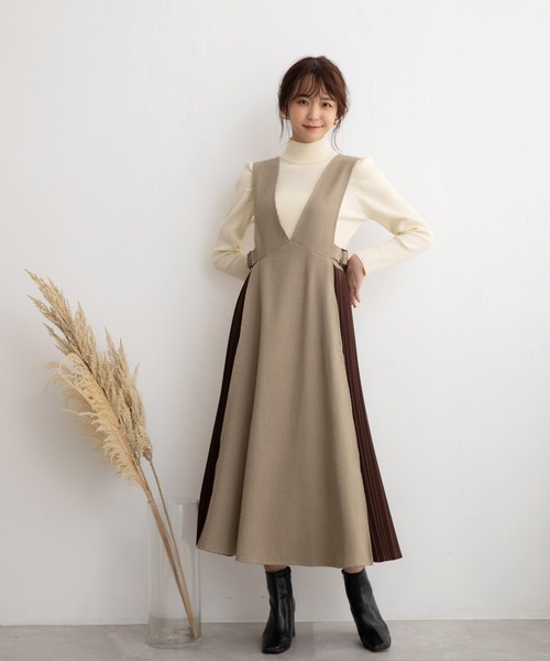 ADIRA（アディラ）の「サイドプリーツVネックジャンスカ（ジャンパースカート・レディース・ブラック/ベージュ/ブラウン・MEDIUM）」の16枚目の写真