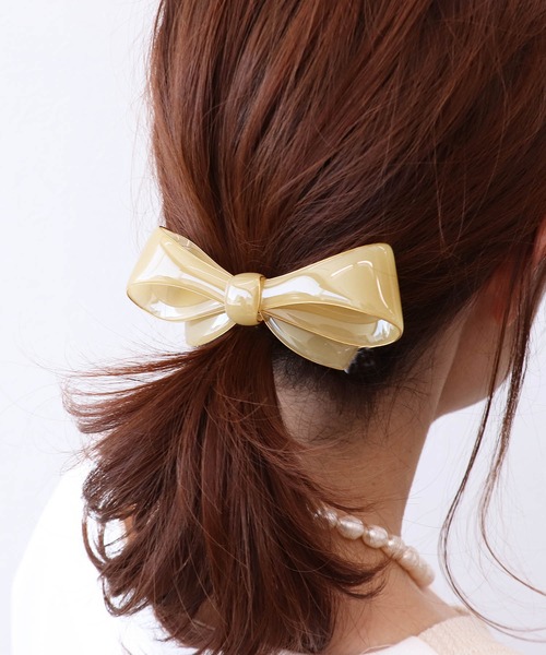 Three Four Time（ｽﾘｰﾌｫｰﾀｲﾑ）の「グロスエポリボンバレッタ（バレッタ/ヘアクリップ・レディース・ブラック/ブラウン/アイボリー・FREE）」の5枚目の写真