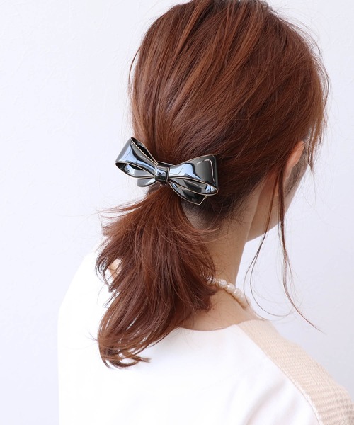 Three Four Time（ｽﾘｰﾌｫｰﾀｲﾑ）の「グロスエポリボンバレッタ（バレッタ/ヘアクリップ・レディース・ブラック/ブラウン/アイボリー・FREE）」の6枚目の写真