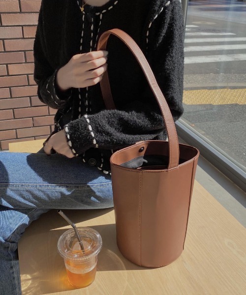 mood for a day（ムードフォーアデイ）の「round bag pouch set / ラウンドバッグ ポーチセット（ショルダーバッグ・レディース・ブラック/ブラウン・FREE）」の5枚目の写真