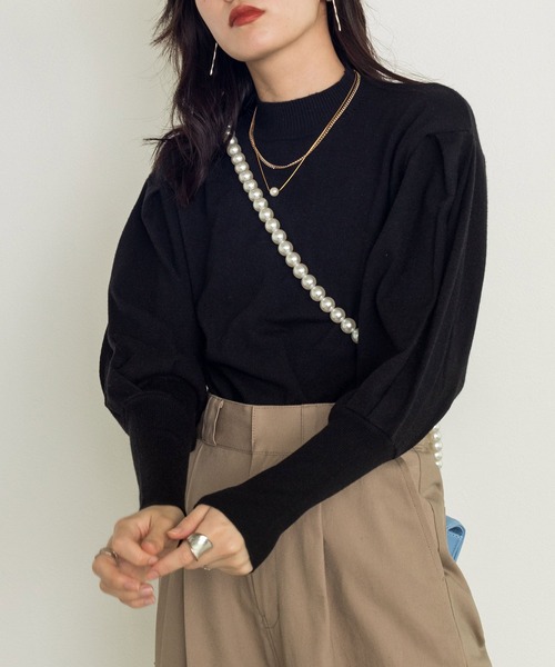 w closet（ダブルクローゼット）の「12G天竺パフショルハイネックプルオーバー（ニット/セーター・レディース・ホワイト/ブラック/グリーン・FREE）」の3枚目の写真