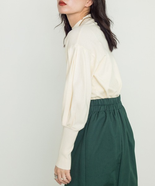 w closet（ダブルクローゼット）の「12G天竺パフショルハイネックプルオーバー（ニット/セーター・レディース・ホワイト/ブラック/グリーン・FREE）」の5枚目の写真