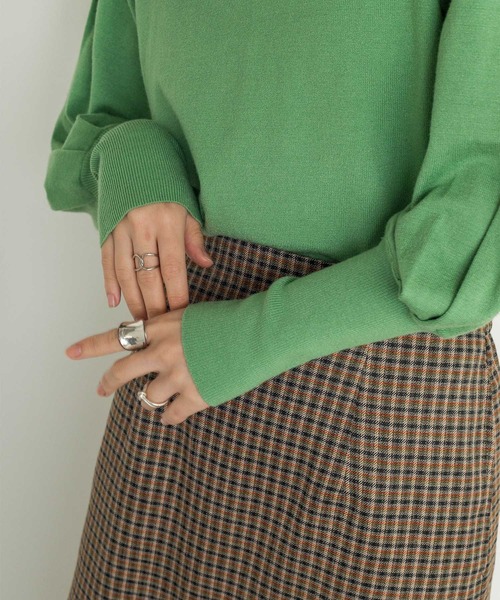 w closet（ダブルクローゼット）の「12G天竺パフショルハイネックプルオーバー（ニット/セーター・レディース・ホワイト/ブラック/グリーン・FREE）」の21枚目の写真