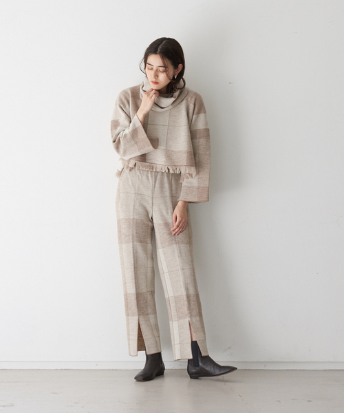 qualite(カリテ)の「チェックジャガードショートニット◇セットアップ対応※スヌード付き(ニット/セーター・レディース・ベージュ/ブラック・フリー)」の6枚目の写真