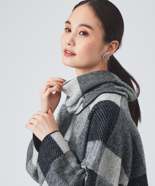 qualite(カリテ)の「チェックジャガードショートニット◇セットアップ対応※スヌード付き(ニット/セーター・レディース・ベージュ/ブラック・フリー)」の9枚目の写真