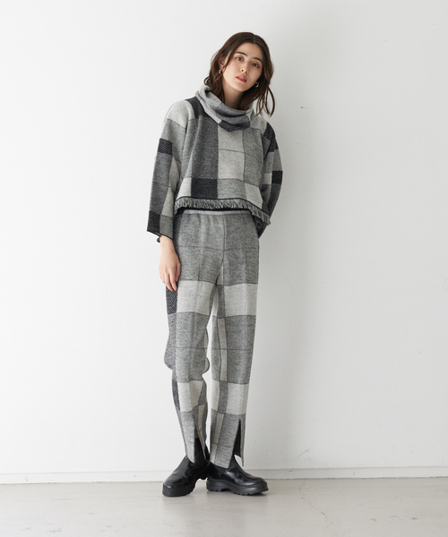 qualite(カリテ)の「チェックジャガードショートニット◇セットアップ対応※スヌード付き(ニット/セーター・レディース・ベージュ/ブラック・フリー)」の11枚目の写真