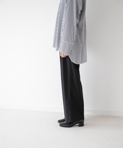 yuw（ユウ）の「WIDE TROUSER　235876（その他パンツ・レディース・ブラック/ブラウン/ブルー・LARGE/MEDIUM）」の5枚目の写真