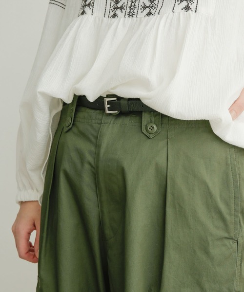 URBAN RESEARCH DOORS（アーバンリサーチドアーズ）の「ソフトレザーナローベルト（ベルト・レディース・チャコールグレー/ホワイト系その他・ONE）」の4枚目の写真