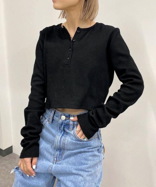 WHO'S WHO gallery（フーズフーギャラリー）の「ヘンリーネックショートトップス（Tシャツ/カットソー・レディース・ブラック/オートミール/オフホワイト/パープル/ブラック系その他/オレンジ/トップグレー・FREE）」の2枚目の写真