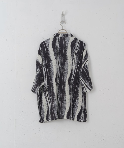 CASPER JOHN（キャスパージョン）の「Graphic pleats shirts/グラフィックプリーツシャツ（シャツ/ブラウス・メンズ・ベージュ/ホワイト×ブラック・SMALL/MEDIUM/LARGE）」の7枚目の写真