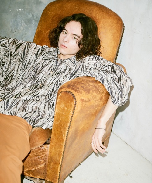 CASPER JOHN（キャスパージョン）の「Graphic pleats shirts/グラフィックプリーツシャツ（シャツ/ブラウス・メンズ・ベージュ/ホワイト×ブラック・SMALL/MEDIUM/LARGE）」の4枚目の写真