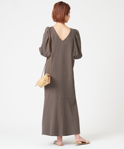 U by SPICK&SPAN（ユーバイスピックアンドスパン）の「ボリュームスリーブドレス◆（ワンピース・レディース・アイボリー/チャコールグレー・FREE）」の7枚目の写真