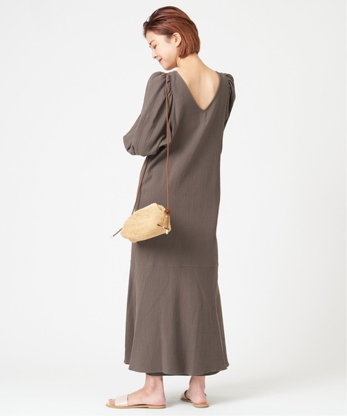 U by SPICK&SPAN（ユーバイスピックアンドスパン）の「ボリュームスリーブドレス◆（ワンピース・レディース・アイボリー/チャコールグレー・FREE）」の8枚目の写真