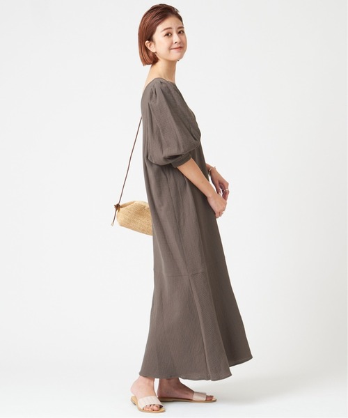 U by SPICK&SPAN（ユーバイスピックアンドスパン）の「ボリュームスリーブドレス◆（ワンピース・レディース・アイボリー/チャコールグレー・FREE）」の9枚目の写真