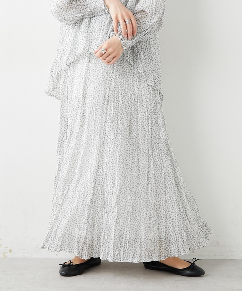 PUAL CE CIN（ピュアルセシン）の「クリンクル加工小花柄スカート（スカート・レディース・ホワイト/ブラック・FREE）」の3枚目の写真