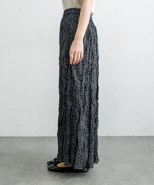 PUAL CE CIN（ピュアルセシン）の「クリンクル加工小花柄スカート（スカート・レディース・ホワイト/ブラック・FREE）」の13枚目の写真