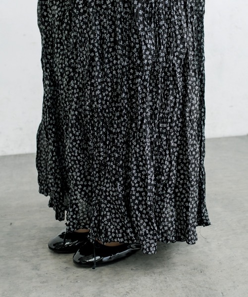 PUAL CE CIN（ピュアルセシン）の「クリンクル加工小花柄スカート（スカート・レディース・ホワイト/ブラック・FREE）」の16枚目の写真