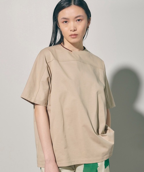 PUBLIC TOKYO（パブリックトウキョウ）の「ラメアシメネックTOP/ウォッシャブル（Tシャツ/カットソー・レディース・ホワイト/ダークグレー/ベージュ・FREE）」の2枚目の写真