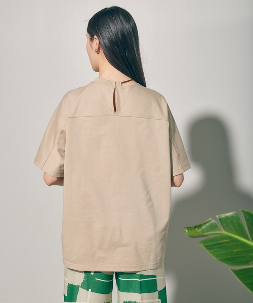 PUBLIC TOKYO（パブリックトウキョウ）の「ラメアシメネックTOP/ウォッシャブル（Tシャツ/カットソー・レディース・ホワイト/ダークグレー/ベージュ・FREE）」の12枚目の写真