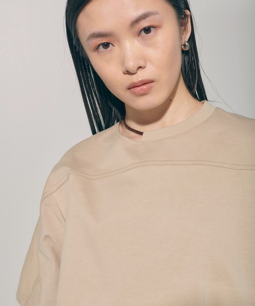 PUBLIC TOKYO（パブリックトウキョウ）の「ラメアシメネックTOP/ウォッシャブル（Tシャツ/カットソー・レディース・ホワイト/ダークグレー/ベージュ・FREE）」の6枚目の写真