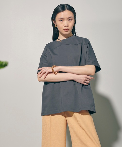 PUBLIC TOKYO（パブリックトウキョウ）の「ラメアシメネックTOP/ウォッシャブル（Tシャツ/カットソー・レディース・ホワイト/ダークグレー/ベージュ・FREE）」の10枚目の写真