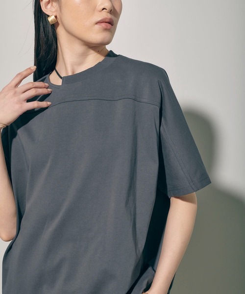 PUBLIC TOKYO（パブリックトウキョウ）の「ラメアシメネックTOP/ウォッシャブル（Tシャツ/カットソー・レディース・ホワイト/ダークグレー/ベージュ・FREE）」の16枚目の写真