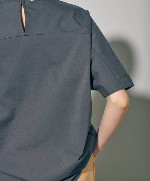 PUBLIC TOKYO（パブリックトウキョウ）の「ラメアシメネックTOP/ウォッシャブル（Tシャツ/カットソー・レディース・ホワイト/ダークグレー/ベージュ・FREE）」の7枚目の写真