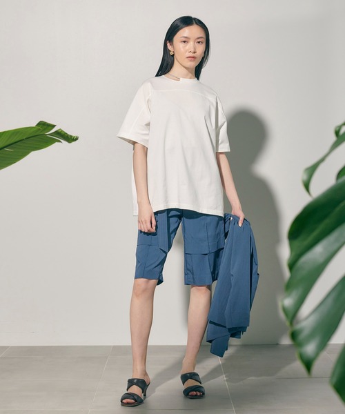 PUBLIC TOKYO（パブリックトウキョウ）の「ラメアシメネックTOP/ウォッシャブル（Tシャツ/カットソー・レディース・ホワイト/ダークグレー/ベージュ・FREE）」の5枚目の写真