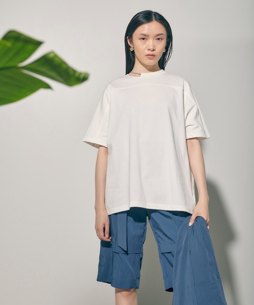 PUBLIC TOKYO（パブリックトウキョウ）の「ラメアシメネックTOP/ウォッシャブル（Tシャツ/カットソー・レディース・ホワイト/ダークグレー/ベージュ・FREE）」の21枚目の写真