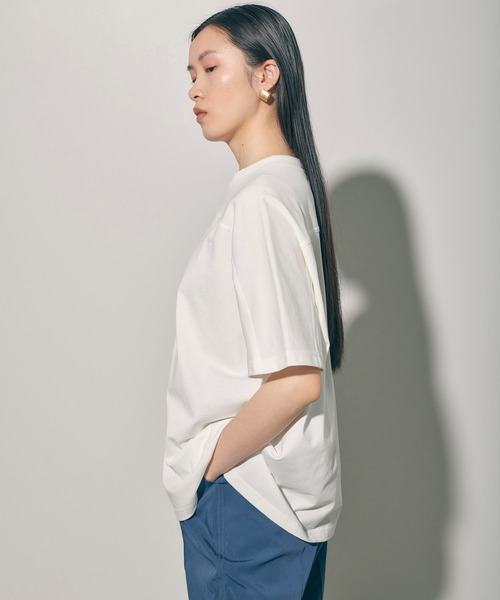 PUBLIC TOKYO（パブリックトウキョウ）の「ラメアシメネックTOP/ウォッシャブル（Tシャツ/カットソー・レディース・ホワイト/ダークグレー/ベージュ・FREE）」の19枚目の写真