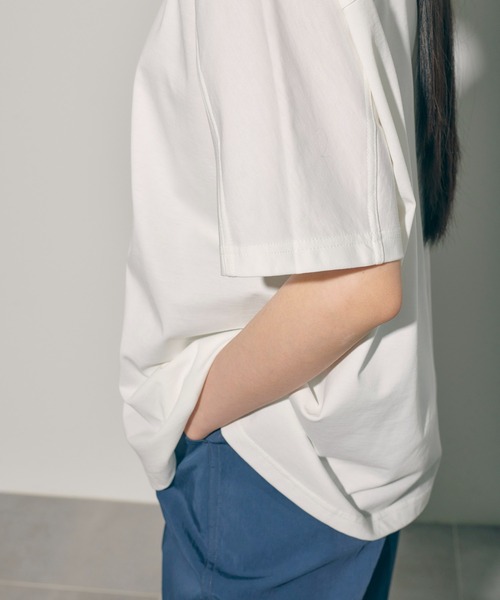 PUBLIC TOKYO（パブリックトウキョウ）の「ラメアシメネックTOP/ウォッシャブル（Tシャツ/カットソー・レディース・ホワイト/ダークグレー/ベージュ・FREE）」の17枚目の写真
