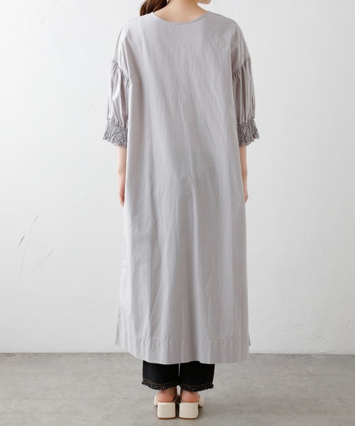 PUAL CE CIN（ピュアルセシン）の「袖レースシャーリングワンピース（ワンピース・レディース・ブラック/サックスブルー/グレイッシュベージュ・FREE）」の11枚目の写真