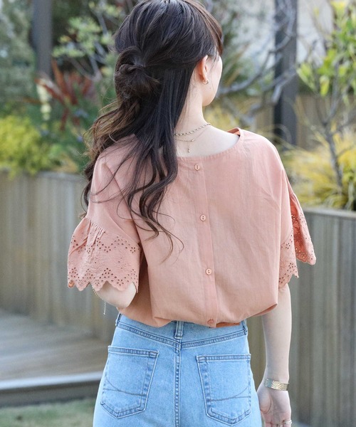 HONEYSUCKLE ROSE（ハニーサックルローズ）の「【HONEYSUCKLE ROSE】袖レース２ＷＡＹブラウス（シャツ/ブラウス・レディース・ホワイト/グリーン/オレンジ・M/L）」の14枚目の写真