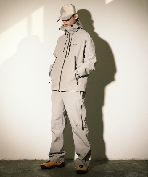 LMCの「【LMC】ACTIVE GEAR 3L WP SHIELD JACKET / エルエムシー アクティブ ギア ３L WP シールド ジャケット（マウンテンパーカー・メンズ・ブラック/グレー・1/2）」の4枚目の写真