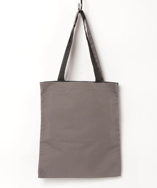 Maison Kitsune(メゾンキツネ)の「UPCYCLED VERTICAL TOTE BAG(トートバッグ・メンズ・ダークグリーン/ブラック/ベージュ・U)」の13枚目の写真