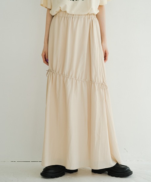 Kastane(カスタネ)の「ナイロンシャーリングスカート(スカート・レディース・アイボリー/ブラック・FREE)」の4枚目の写真