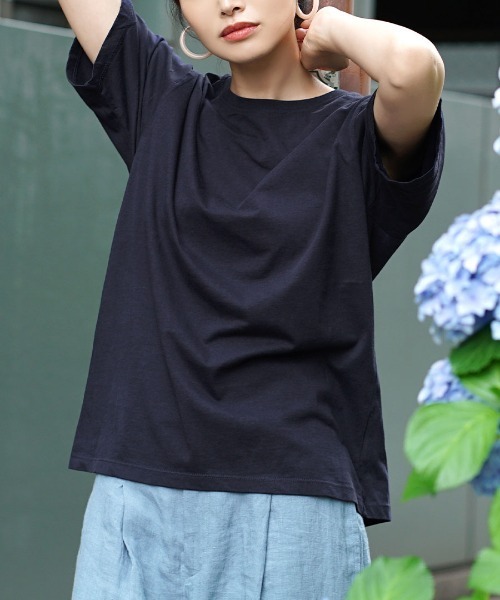 apartment department(アパートメントデパートメント)の「サスティナブルコットン クルーネックTシャツ(Tシャツ/カットソー・レディース・ネイビー/ライトベージュ/ライトカーキ・M)」の3枚目の写真