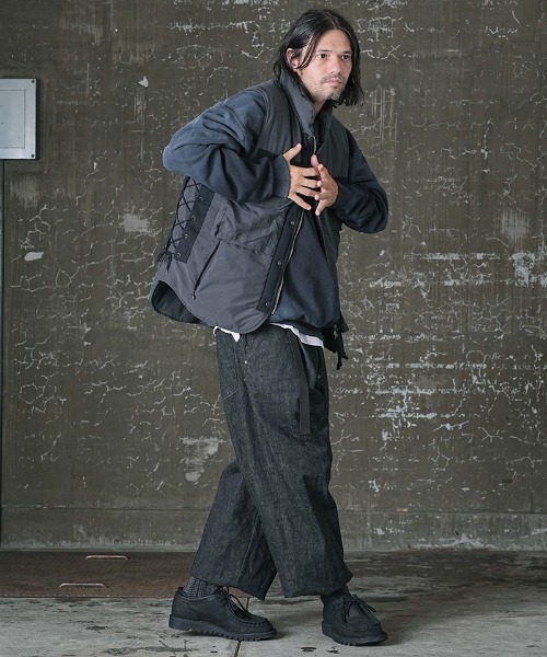 EGO TRIPPING（エゴトリッピング）の「mcg3090-M69 BODYARMOUR VEST ベスト（ベスト・メンズ・ベージュ/ブラック・46/48）」の12枚目の写真