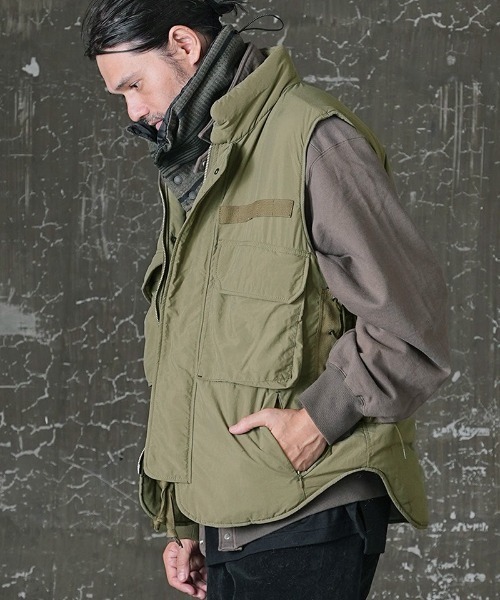 EGO TRIPPING（エゴトリッピング）の「mcg3090-M69 BODYARMOUR VEST ベスト（ベスト・メンズ・ベージュ/ブラック・46/48）」の16枚目の写真