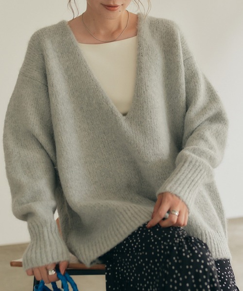 titivate（ティティベイト）の「Vﾈｯｸｵｰﾊﾞｰｻｲｽﾞﾆｯﾄ（ニット/セーター・レディース・ブラウン/アイボリー/グレー・S/M）」の3枚目の写真